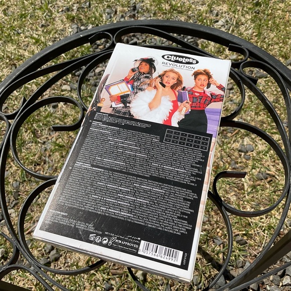 💎Revolution Clueless AS IF Eyeshadow Palette - Picture 9 of 9